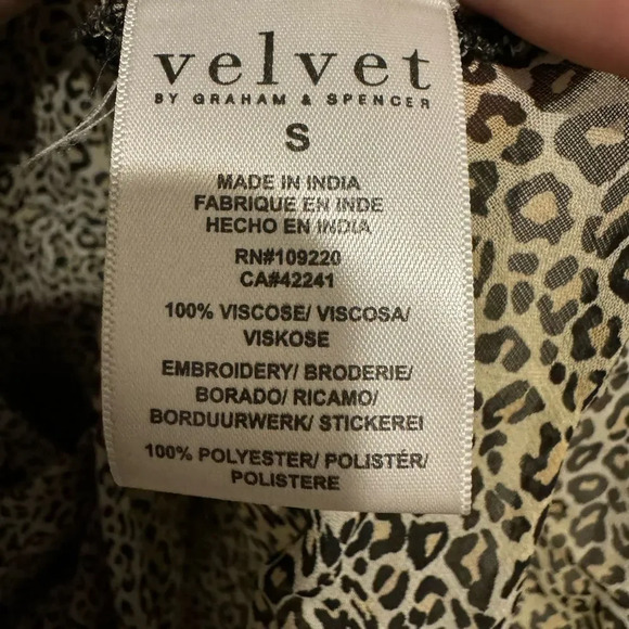 Velvet by Graham Spencer Cheetah Print‎ Dress with Slip Scalloped Edge Sleeve - Picture 3 of 10